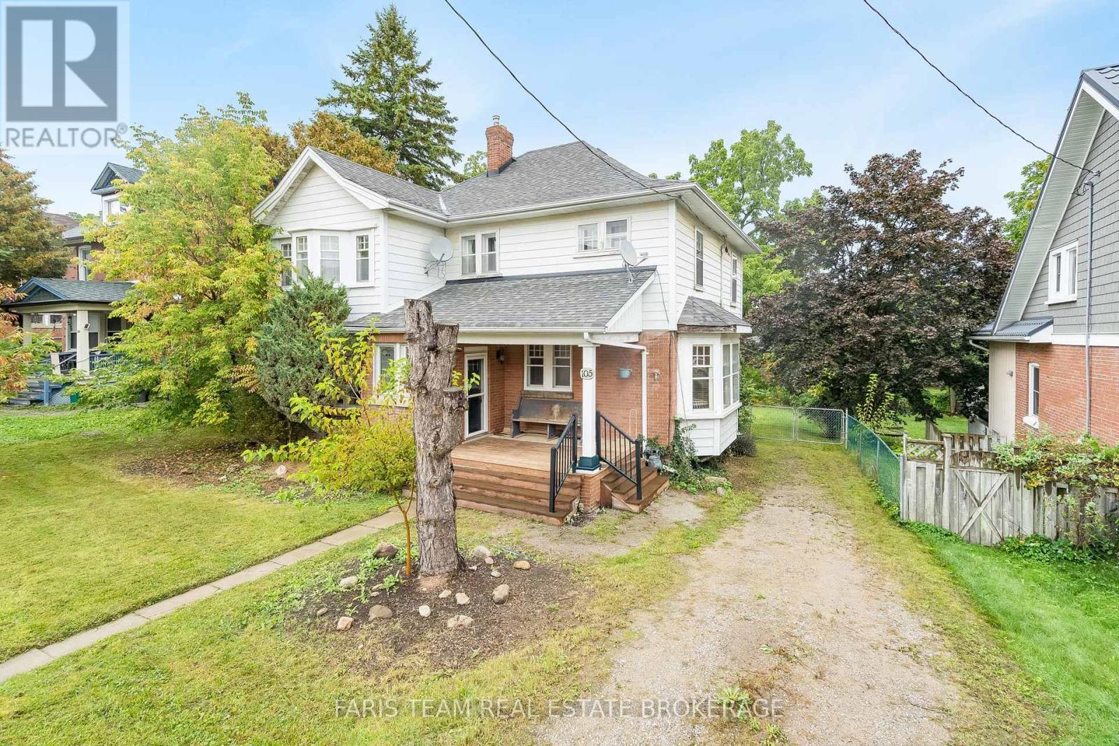 105 Barrie Street, Bradford West Gwillimbury, ON - Outdoor