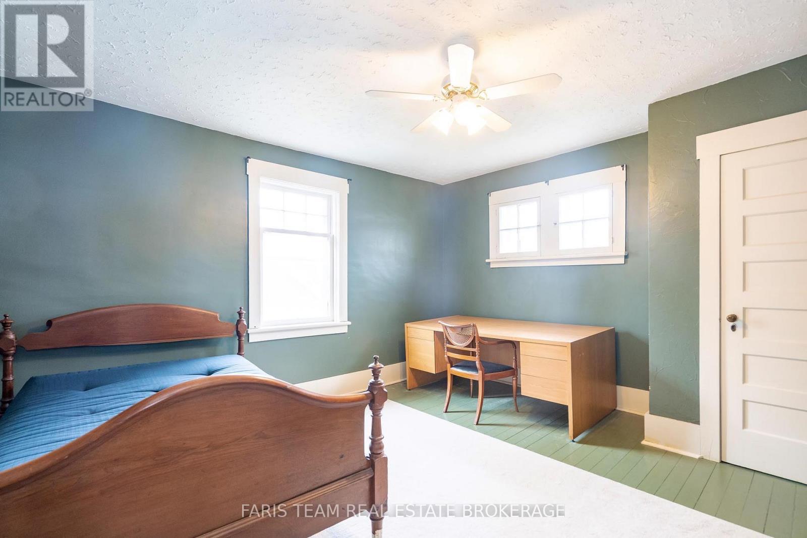 105 Barrie Street, Bradford West Gwillimbury, ON - Indoor Photo Showing Bedroom