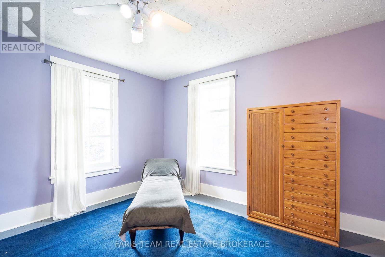 105 Barrie Street, Bradford West Gwillimbury, ON - Indoor Photo Showing Bedroom