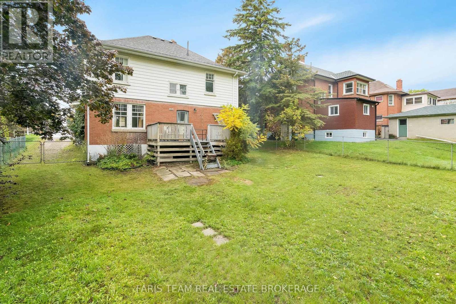 105 Barrie Street, Bradford West Gwillimbury, ON - Outdoor