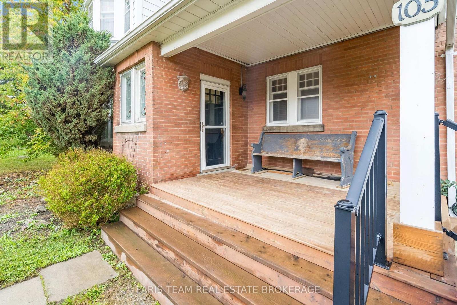 105 Barrie Street, Bradford West Gwillimbury, ON - Outdoor With Exterior