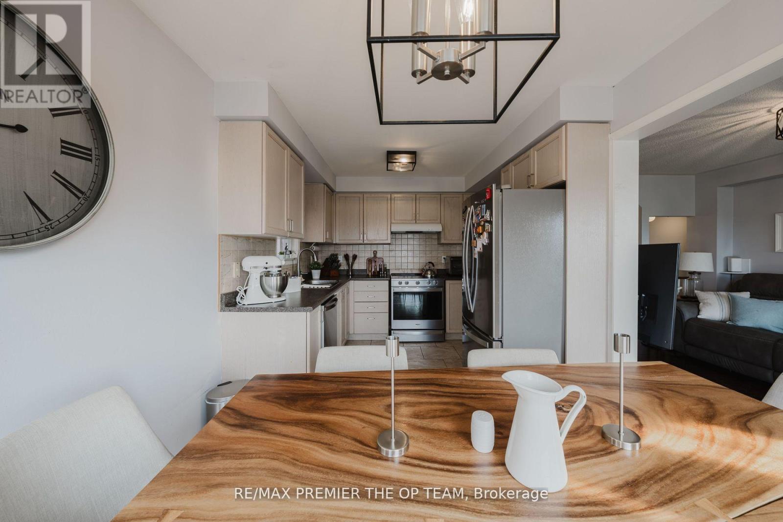 50 Beaverbrook Crescent, Vaughan, ON - Indoor Photo Showing Kitchen