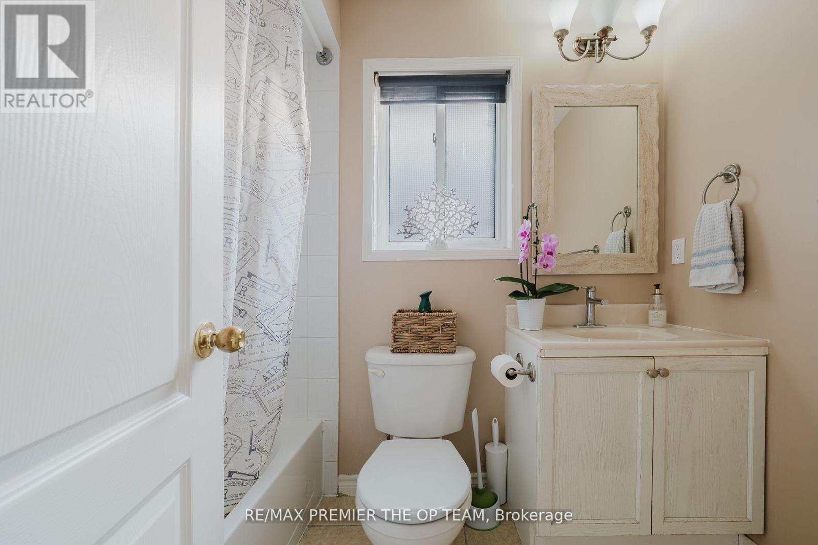 50 Beaverbrook Crescent, Vaughan, ON - Indoor Photo Showing Bathroom
