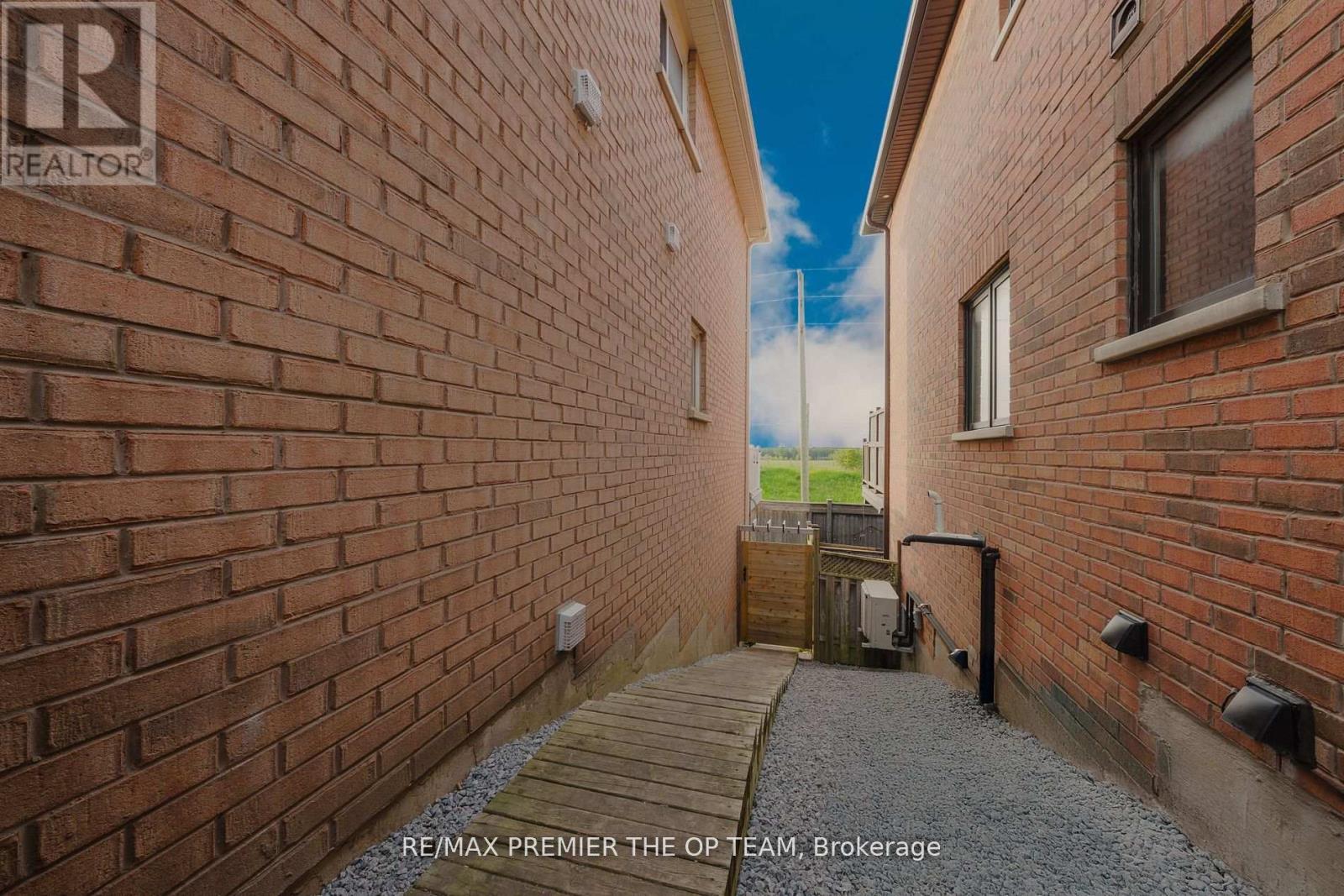 50 Beaverbrook Crescent, Vaughan, ON - With Exterior