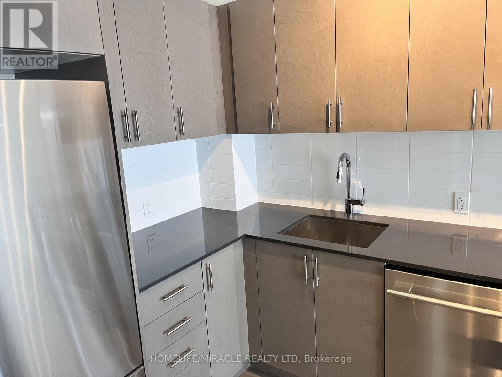 1407 - 27 Korda Gate, Vaughan, ON - Indoor Photo Showing Kitchen With Upgraded Kitchen