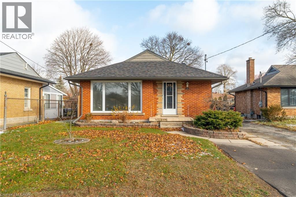 220 Bruce Street, Kitchener, ON - Outdoor