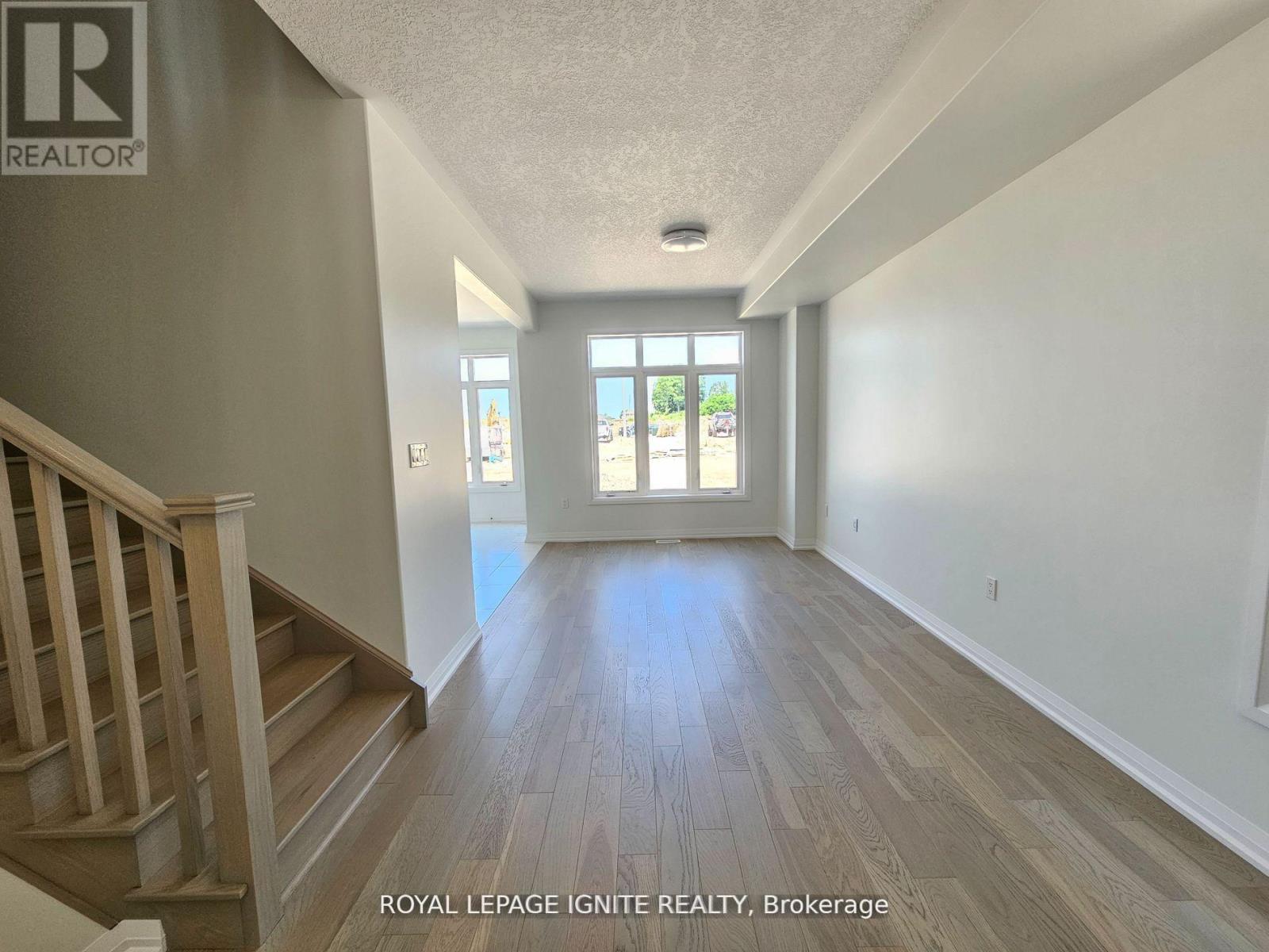 61 Copperhill Heights, Barrie, ON - Indoor Photo Showing Other Room