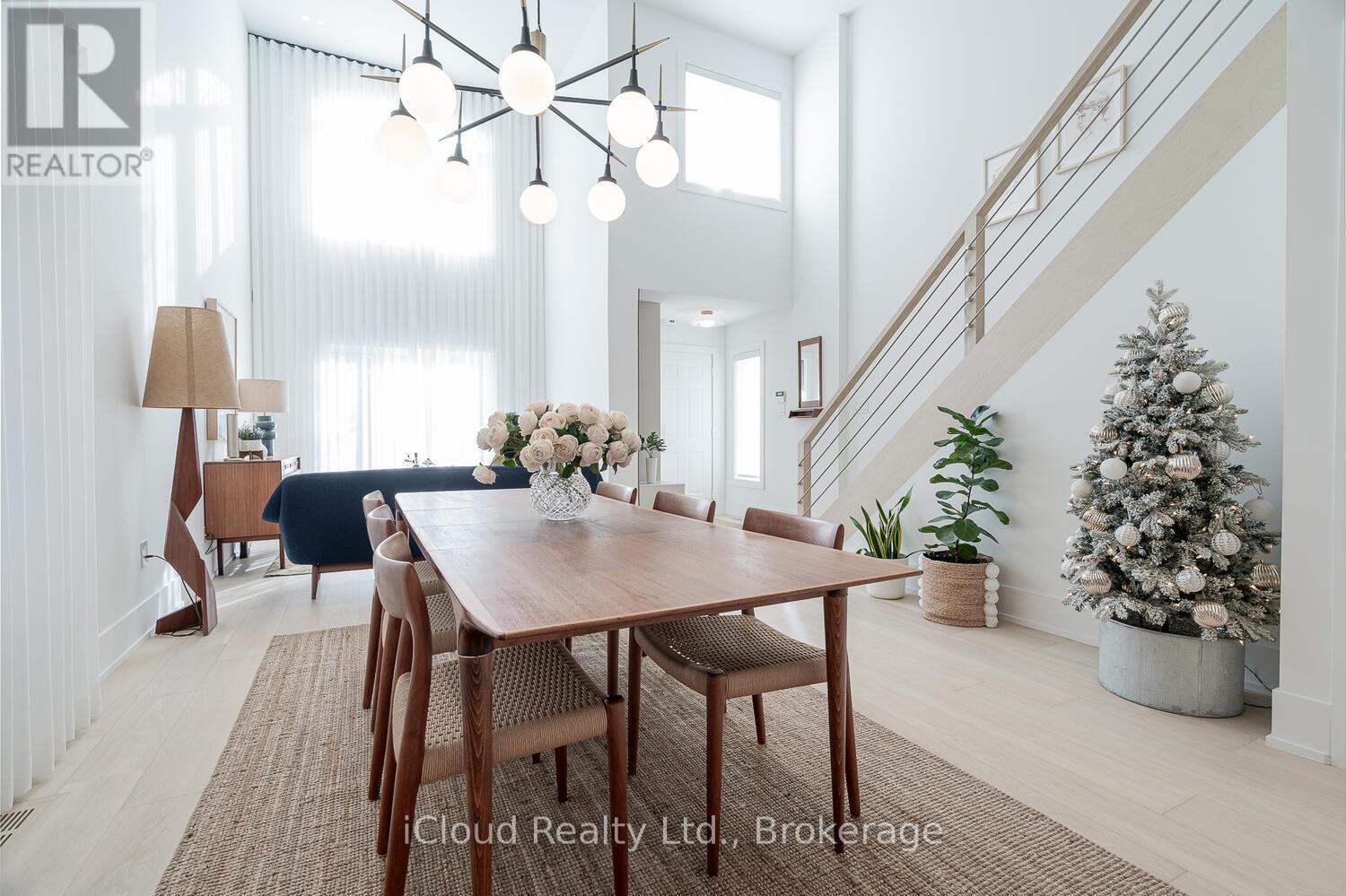 5389 Kindos Street, Burlington, ON - Indoor Photo Showing Dining Room