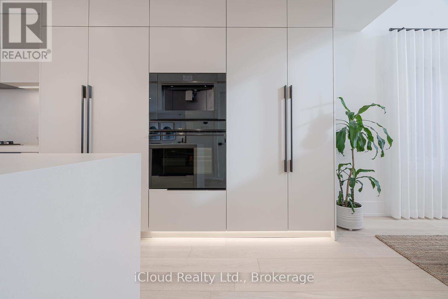 5389 Kindos Street, Burlington, ON - Indoor Photo Showing Kitchen