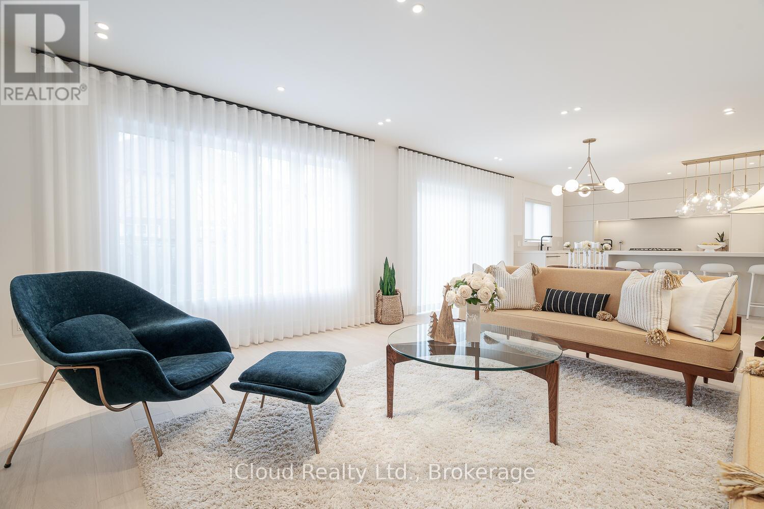 5389 Kindos Street, Burlington, ON - Indoor Photo Showing Living Room