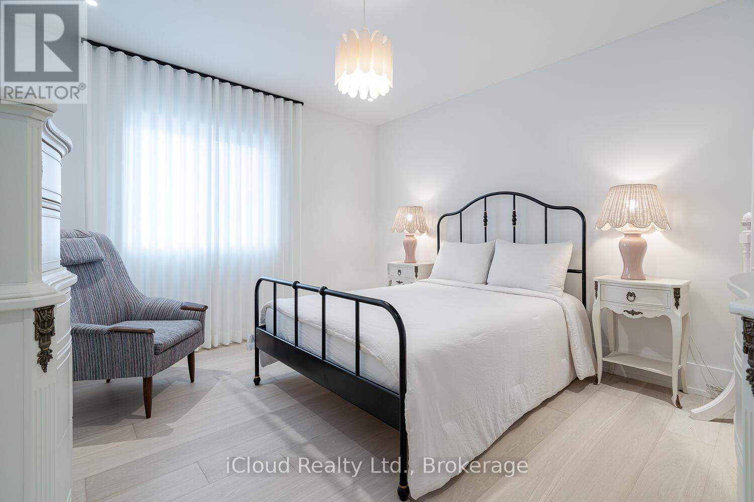 5389 Kindos Street, Burlington, ON - Indoor Photo Showing Bedroom
