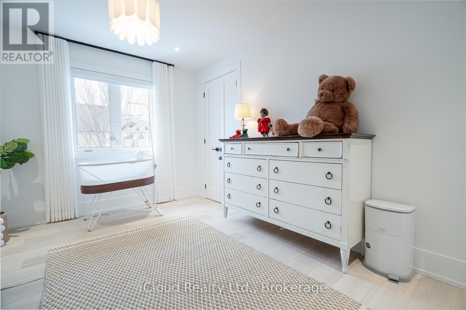 5389 Kindos Street, Burlington, ON - Indoor