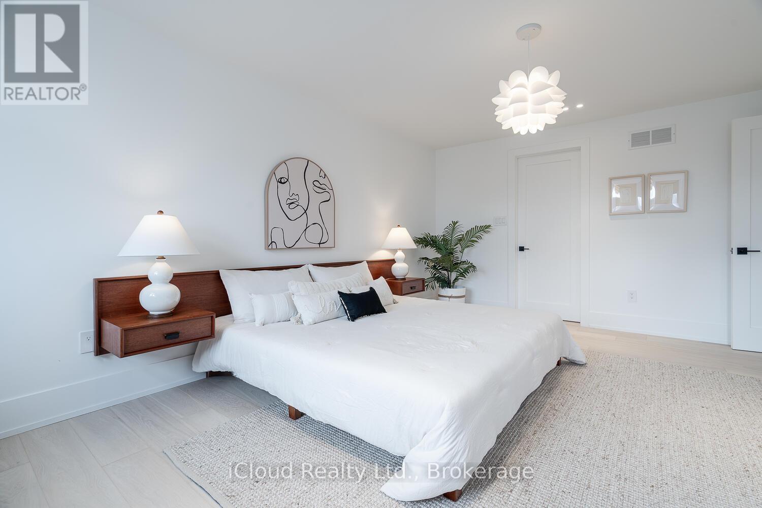 5389 Kindos Street, Burlington, ON - Indoor Photo Showing Bedroom