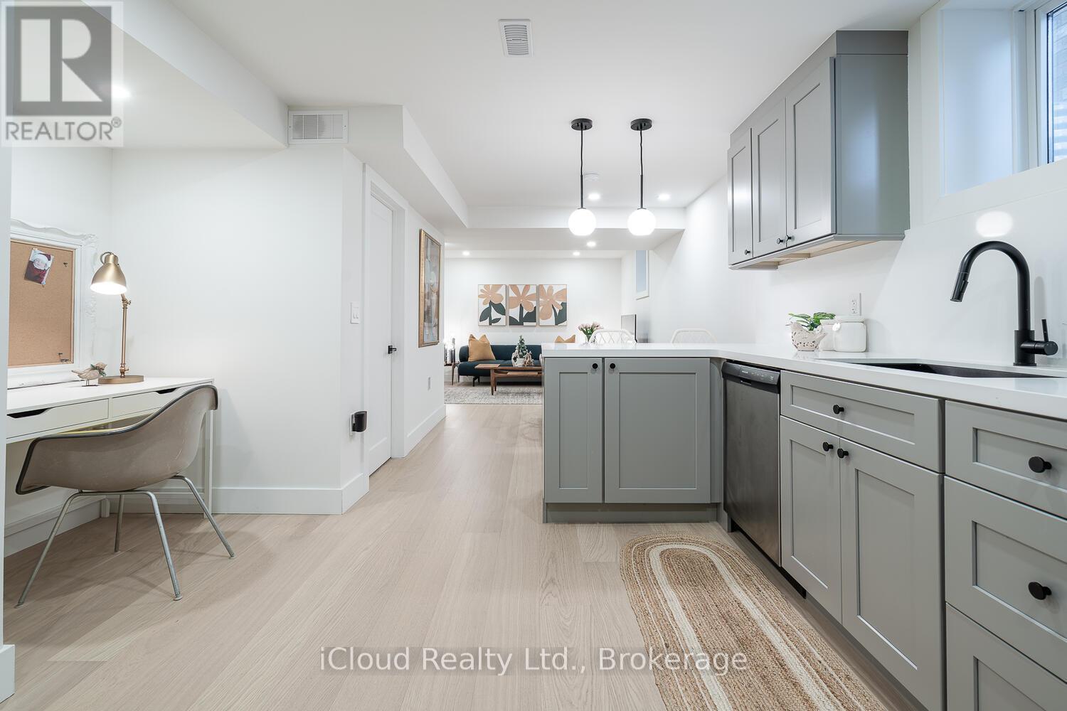 5389 Kindos Street, Burlington, ON - Indoor Photo Showing Kitchen