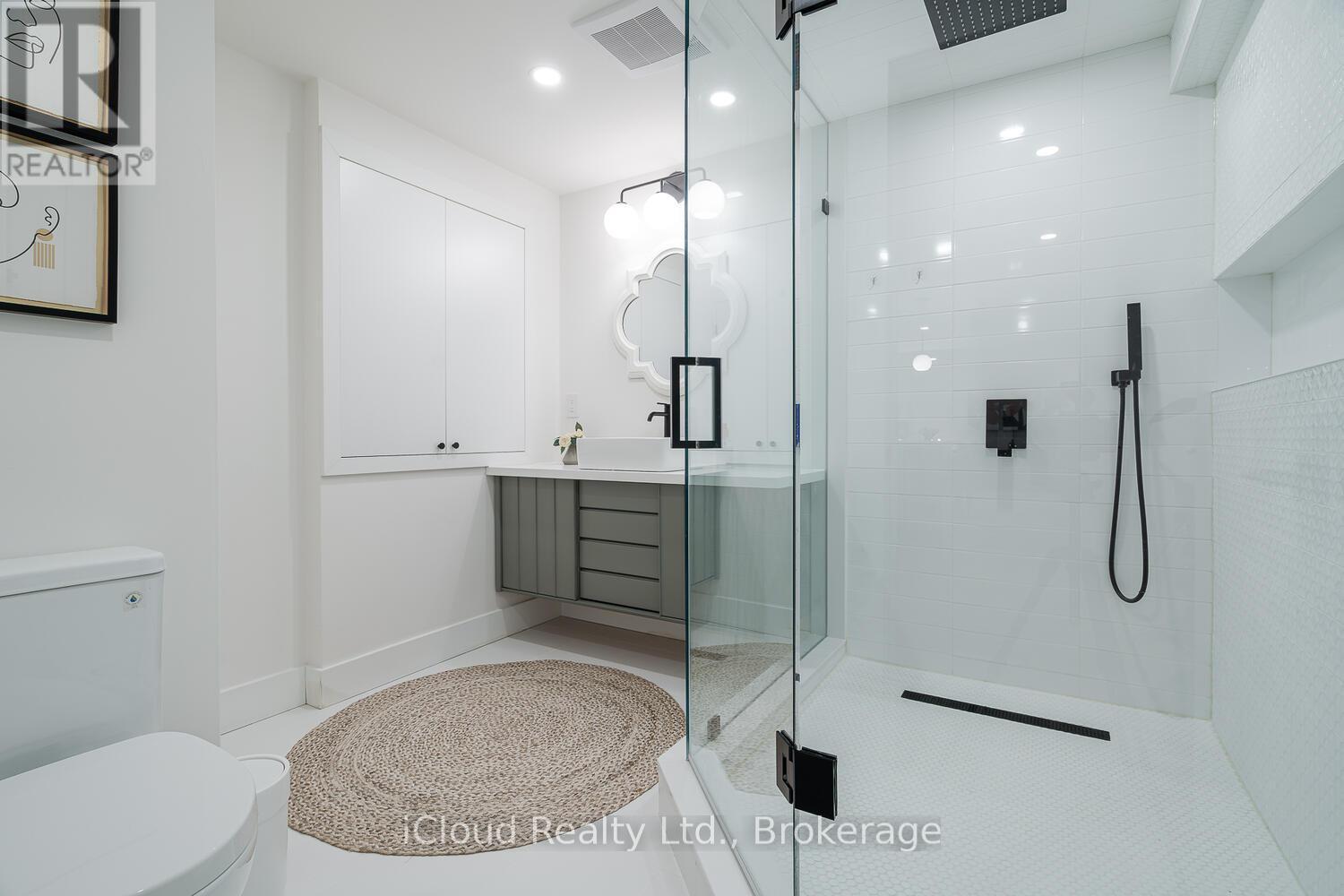 5389 Kindos Street, Burlington, ON - Indoor Photo Showing Bathroom
