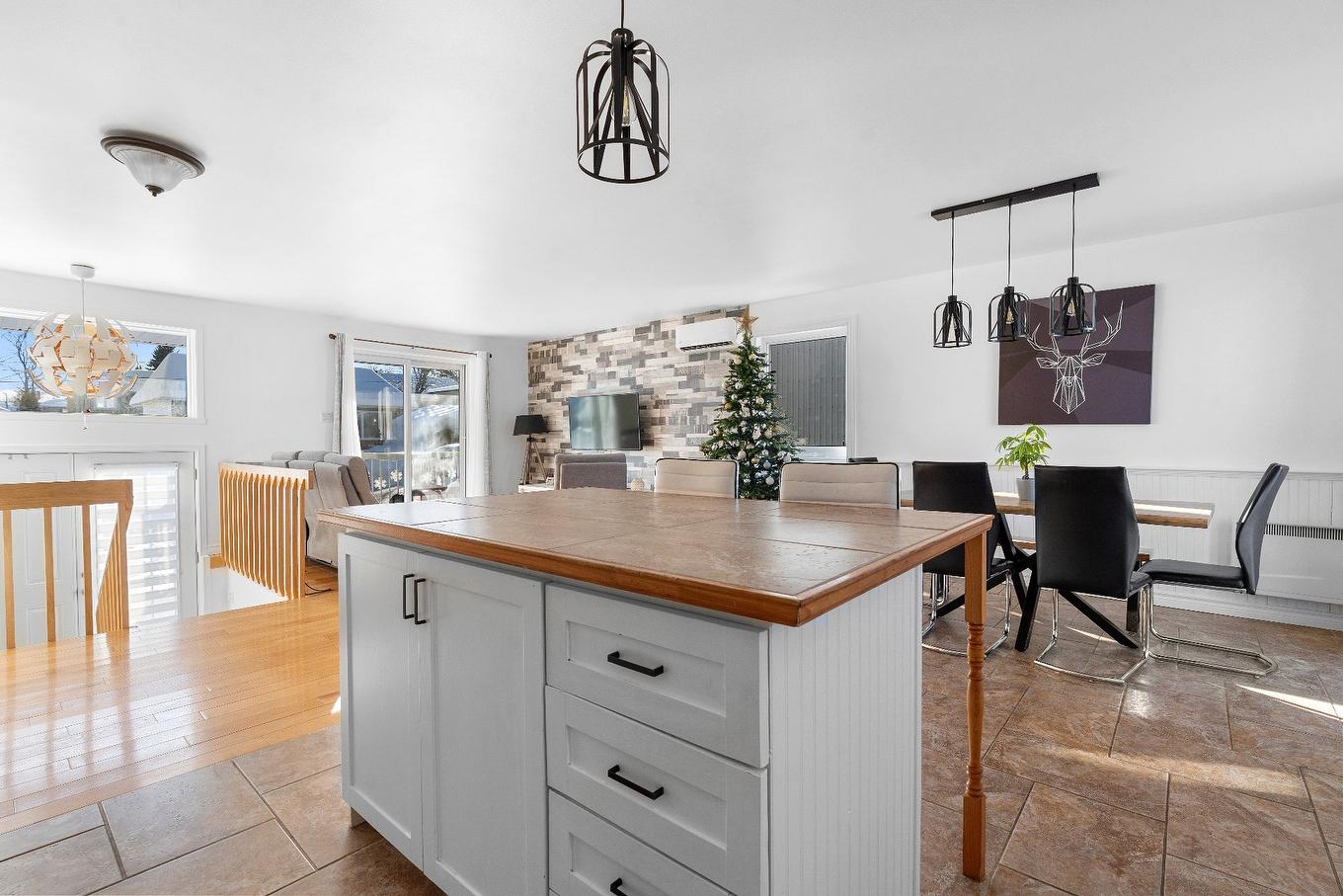 Cuisine - 1438 Rue Éliot, Québec (La Haute-Saint-Charles), QC - Indoor Photo Showing Other Room