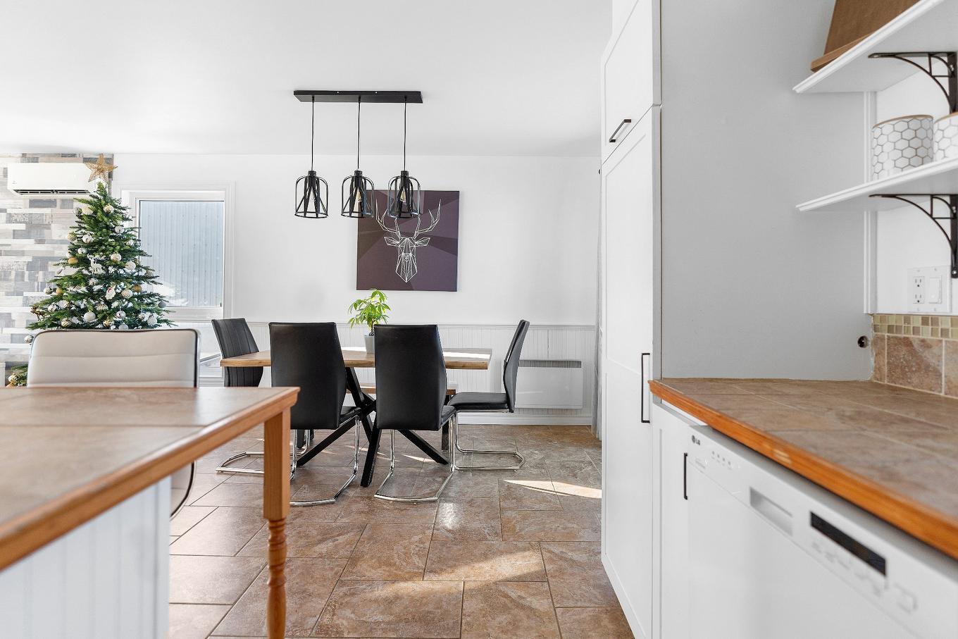 Cuisine - 1438 Rue Éliot, Québec (La Haute-Saint-Charles), QC - Indoor Photo Showing Other Room