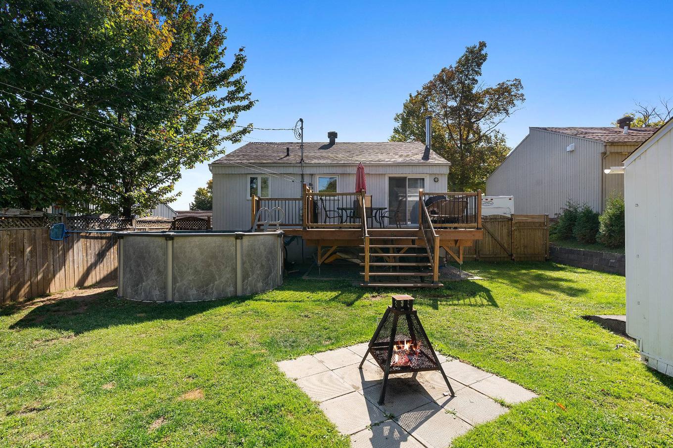 Cour - 1438 Rue Éliot, Québec (La Haute-Saint-Charles), QC - Outdoor With Deck Patio Veranda With Backyard