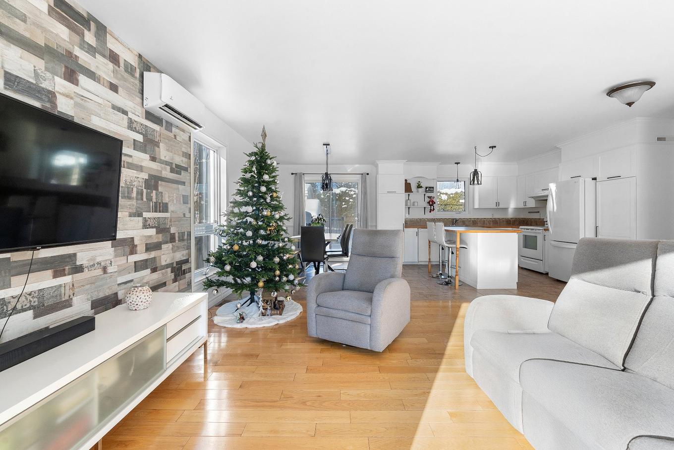 Salon - 1438 Rue Éliot, Québec (La Haute-Saint-Charles), QC - Indoor Photo Showing Living Room