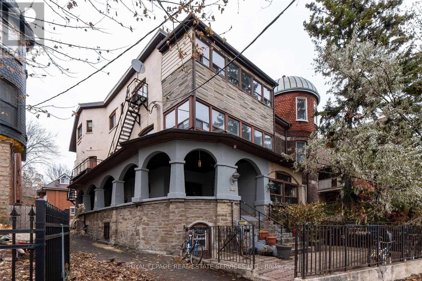 102 - 1530 King Street W, Toronto, ON - Outdoor