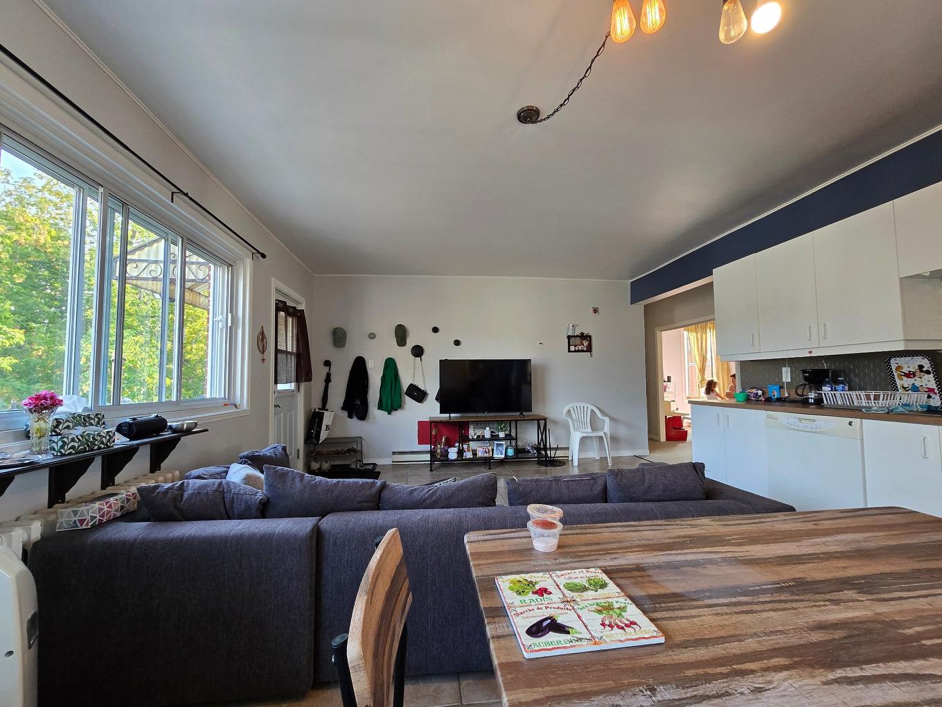 Living room - B-3994 Boul. St-Martin O., Laval (Chomedey), QC - Indoor Photo Showing Living Room