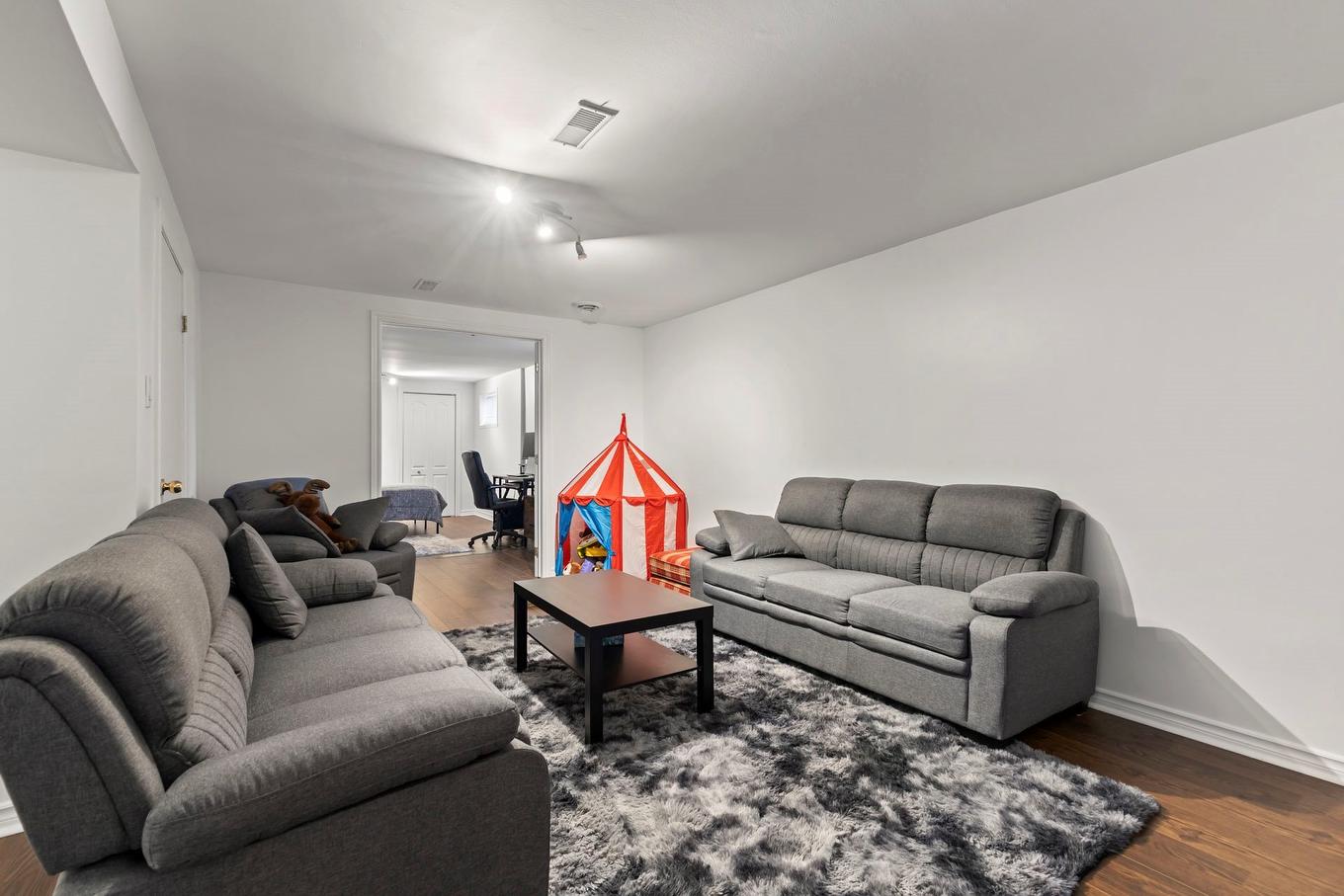 Sous-sol - 614 Rue Gratien, Laval (Fabreville), QC - Indoor Photo Showing Living Room
