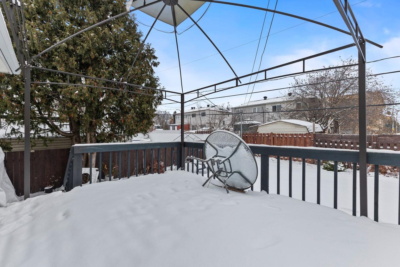 Face arrière - 614 Rue Gratien, Laval (Fabreville), QC - Outdoor