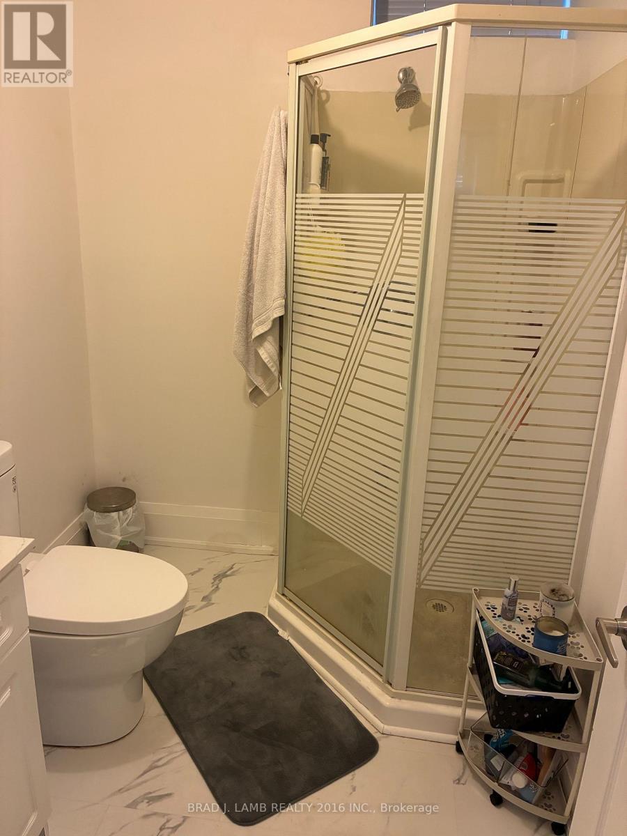 Bsmt - 922 Mays Crescent, Mississauga, ON - Indoor Photo Showing Bathroom