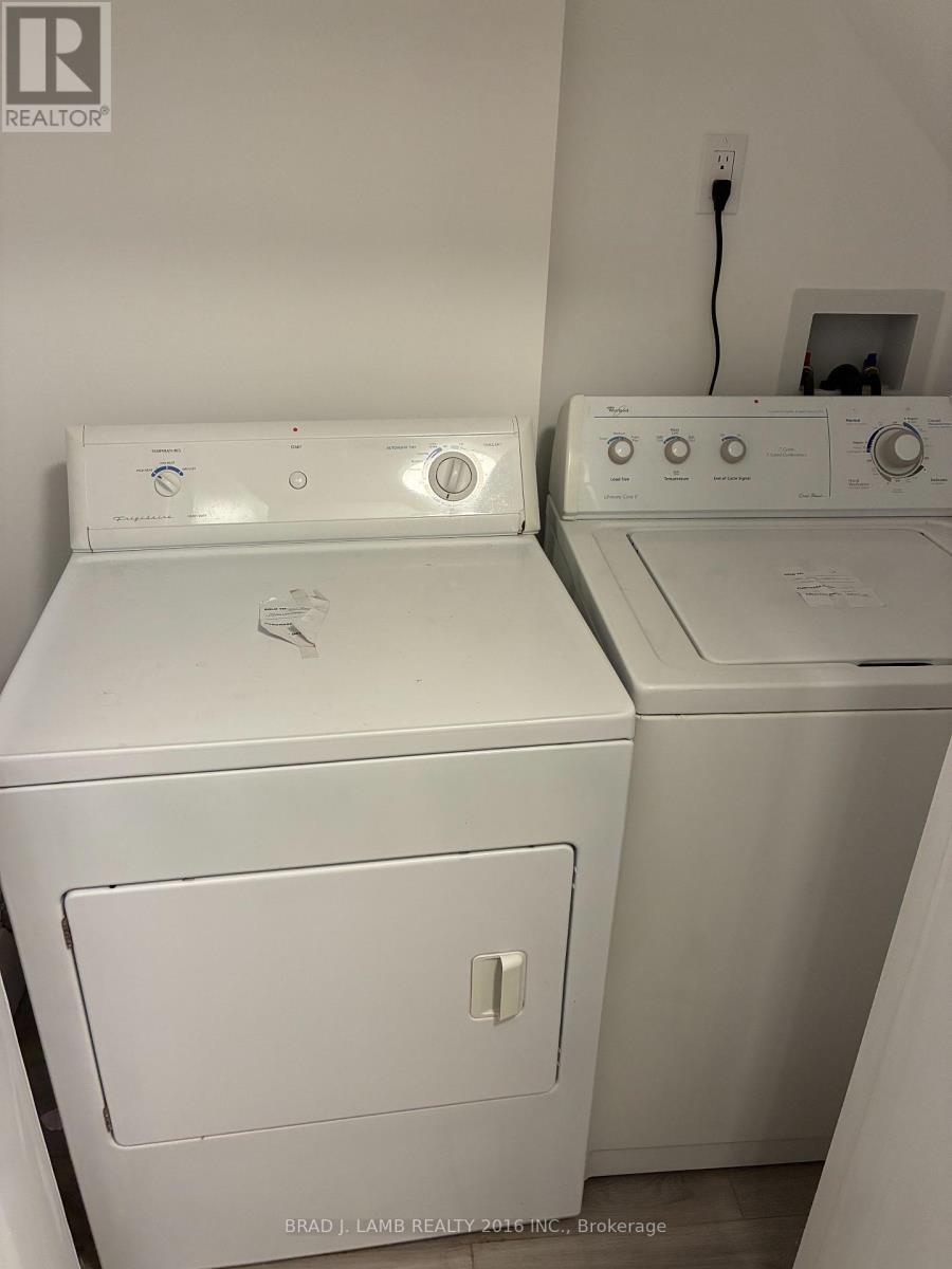 Bsmt - 922 Mays Crescent, Mississauga, ON - Indoor Photo Showing Laundry Room