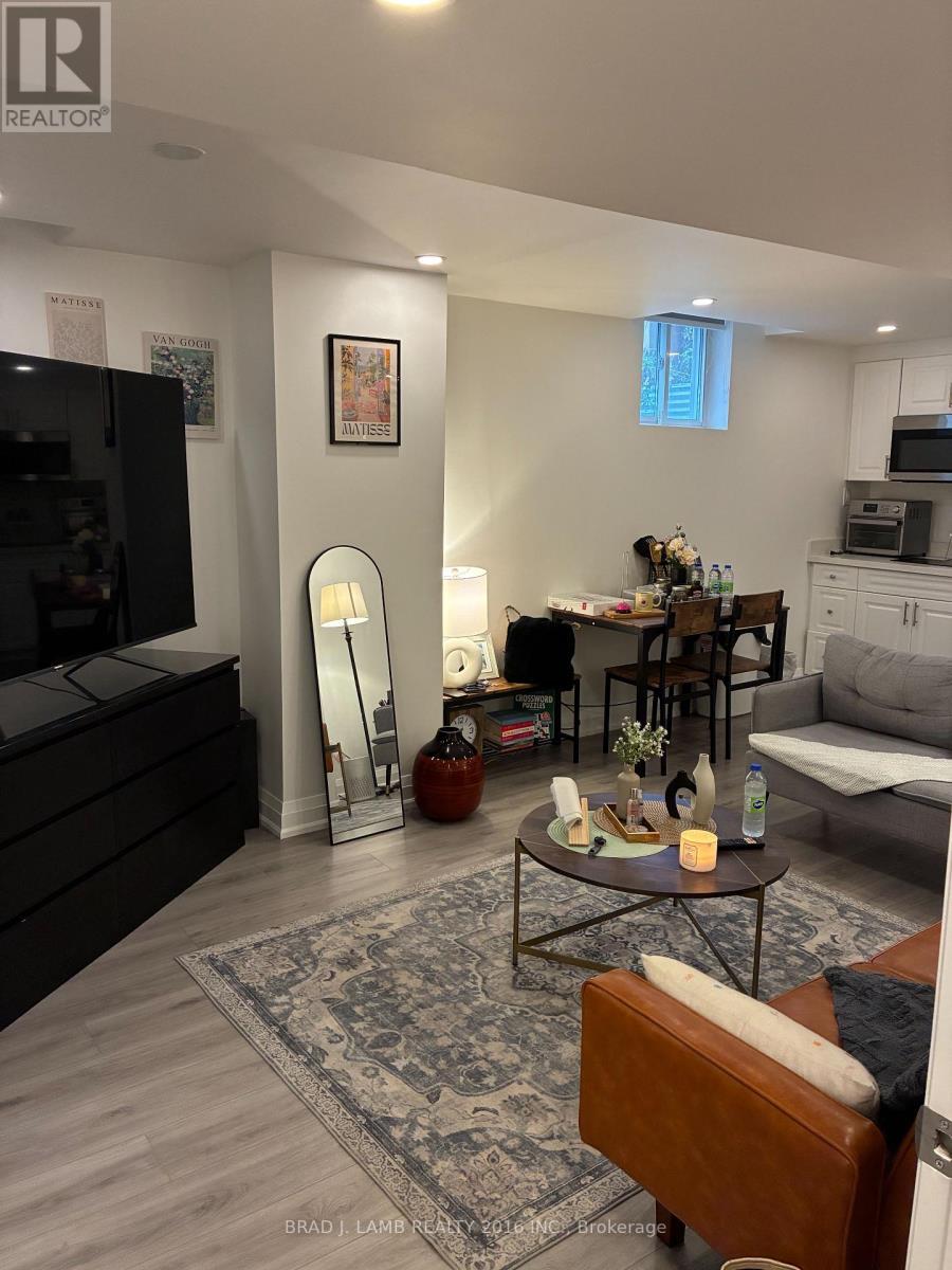 Bsmt - 922 Mays Crescent, Mississauga, ON - Indoor