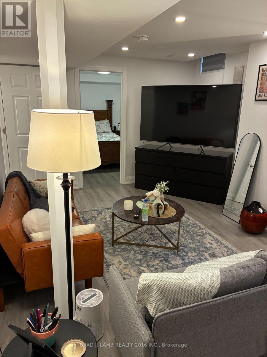 Bsmt - 922 Mays Crescent, Mississauga, ON - Indoor