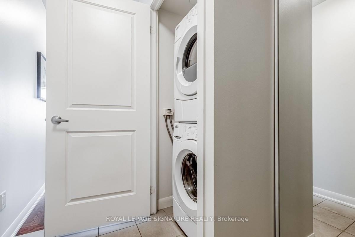1108-205 Sherway Gardens Road, Toronto, ON - Indoor Photo Showing Laundry Room