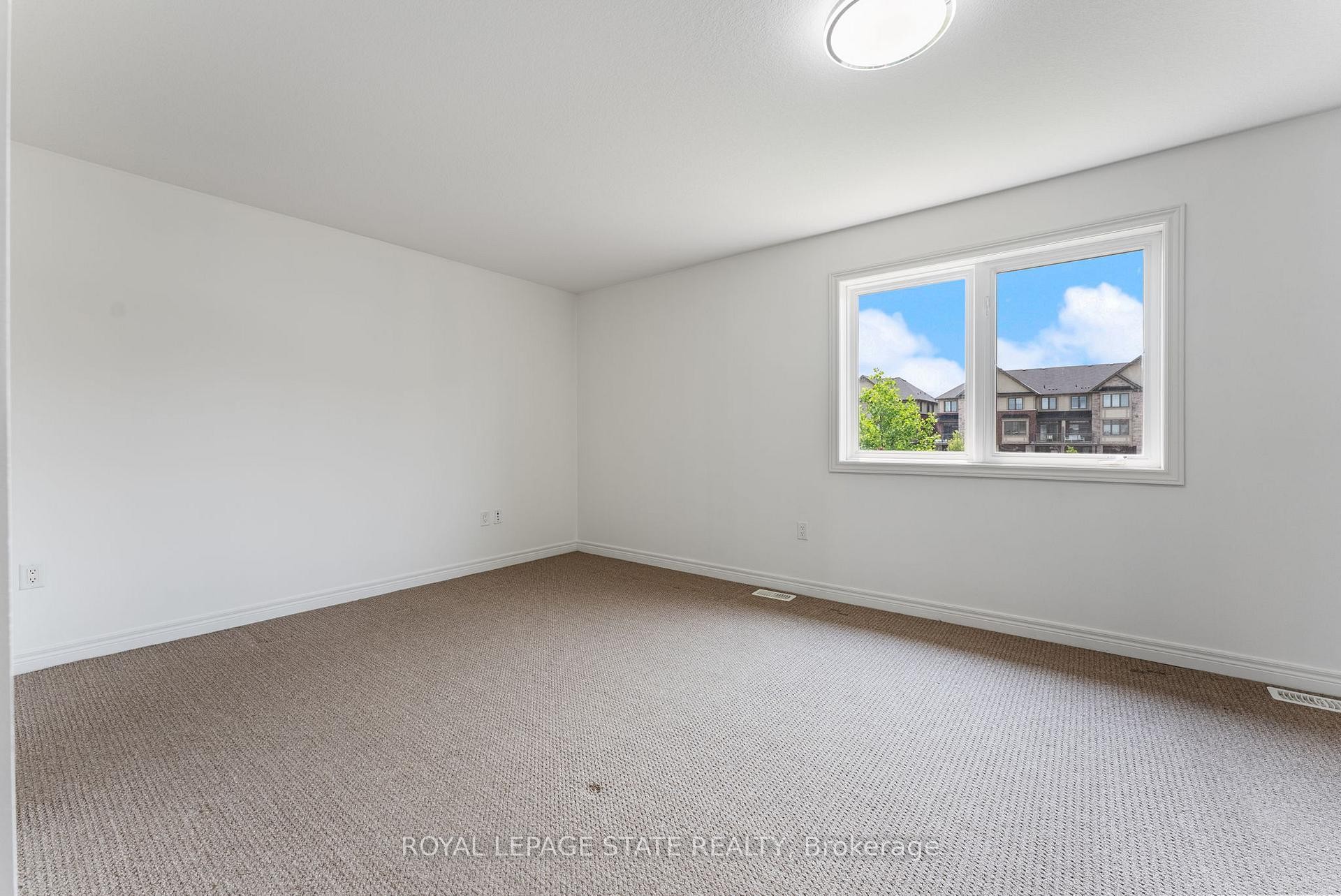 68 Dodman Crescent, Hamilton, ON - Indoor Photo Showing Other Room