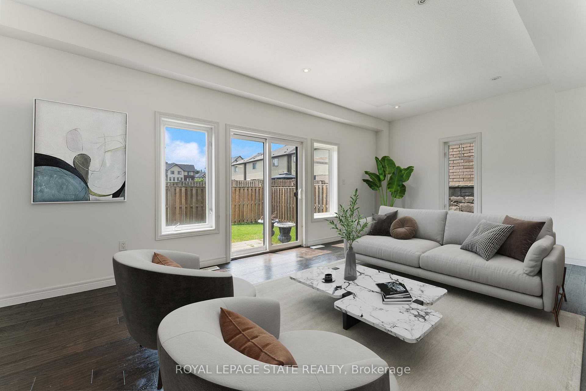 68 Dodman Crescent, Hamilton, ON - Indoor Photo Showing Living Room