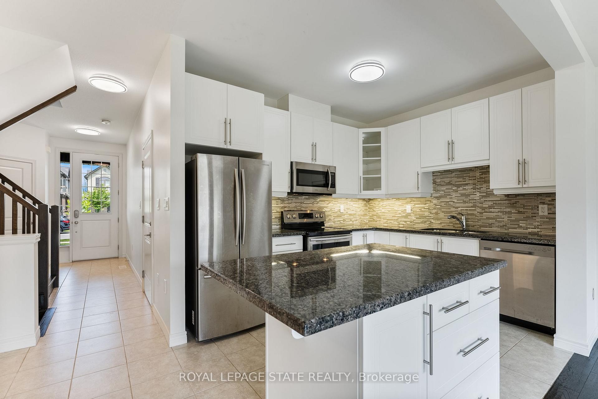 68 Dodman Crescent, Hamilton, ON - Indoor Photo Showing Kitchen With Stainless Steel Kitchen With Upgraded Kitchen