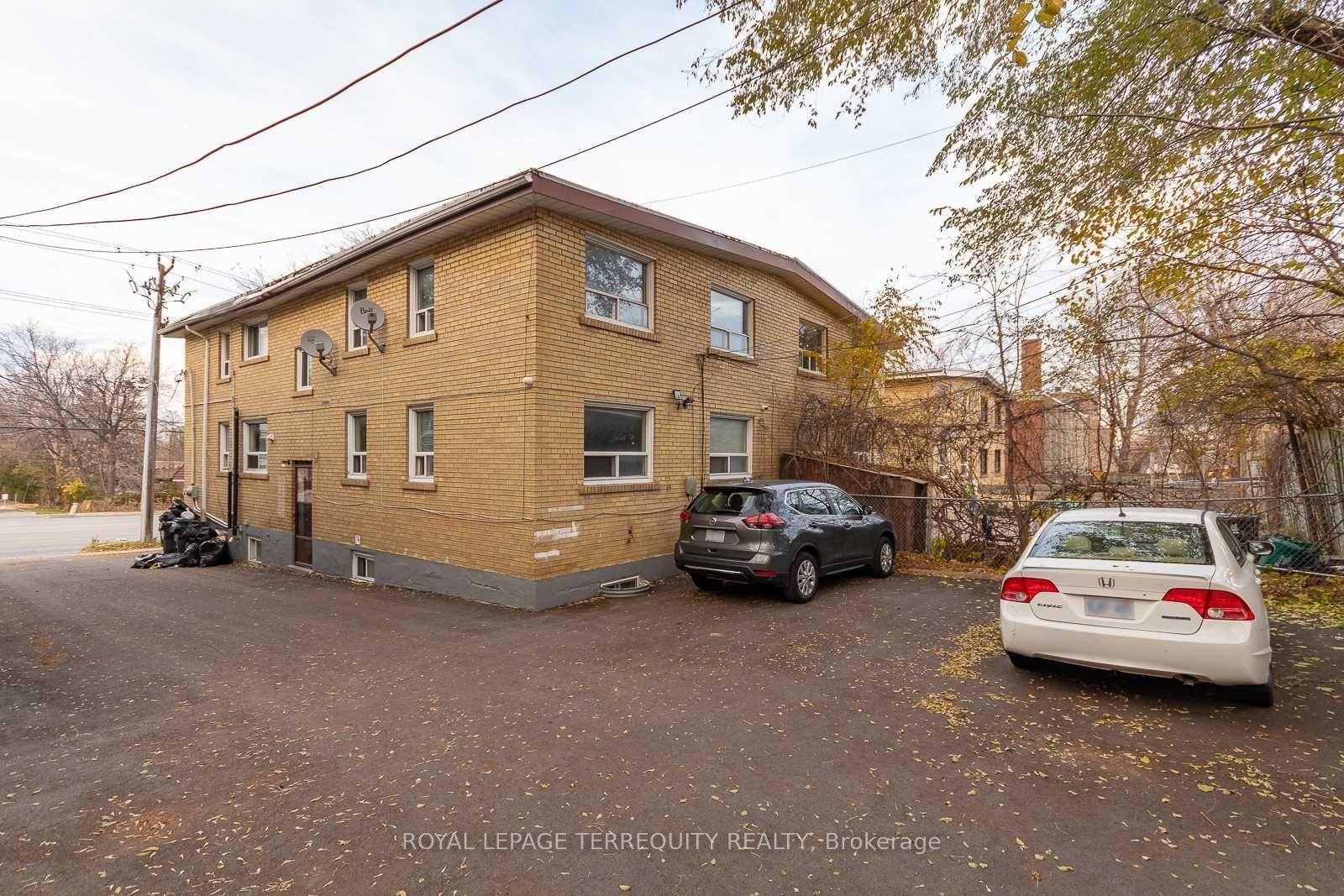 201-2977 Lawrence Avenue E, Toronto, ON - Outdoor
