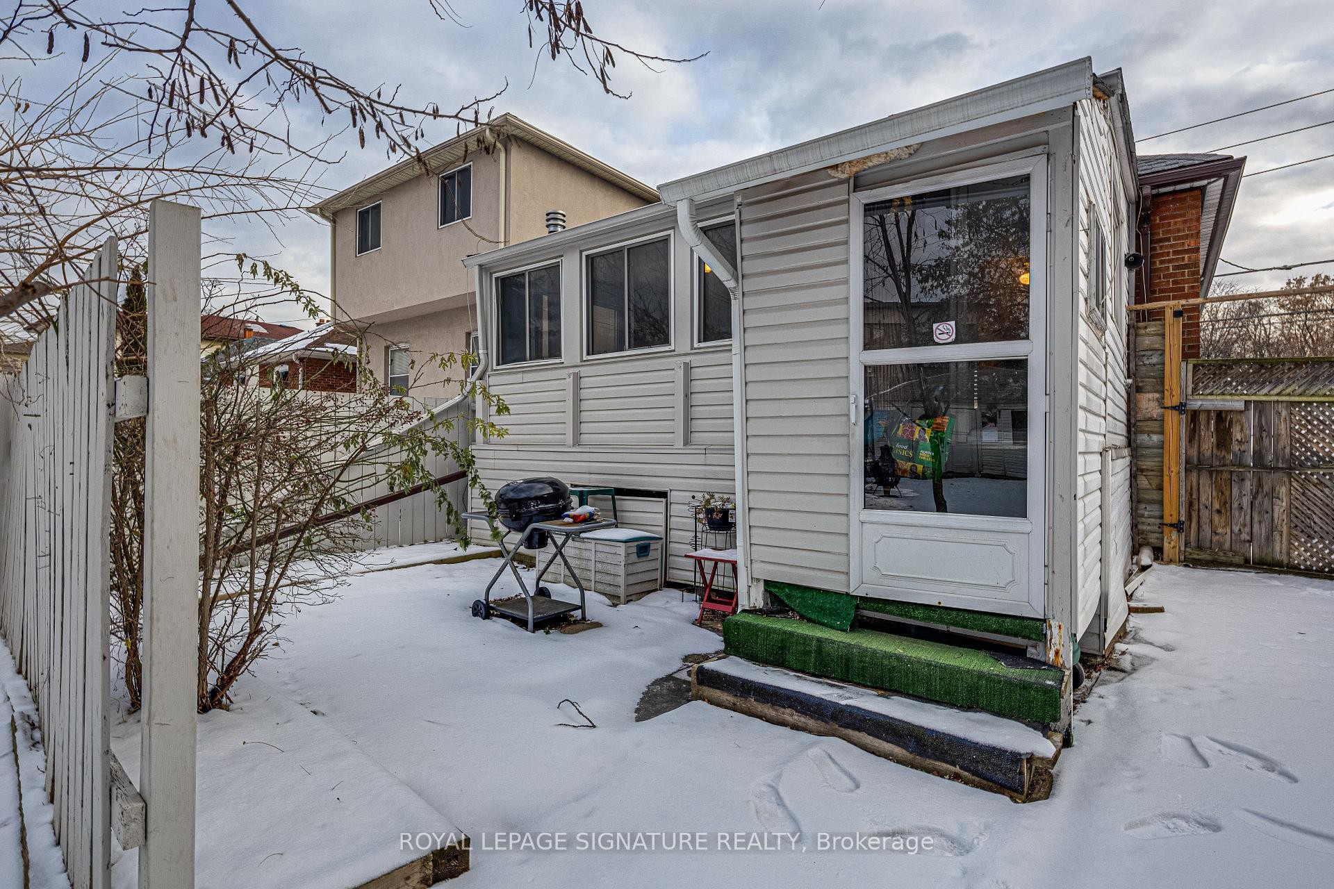 418 O' Connor Drive, Toronto, ON - Outdoor