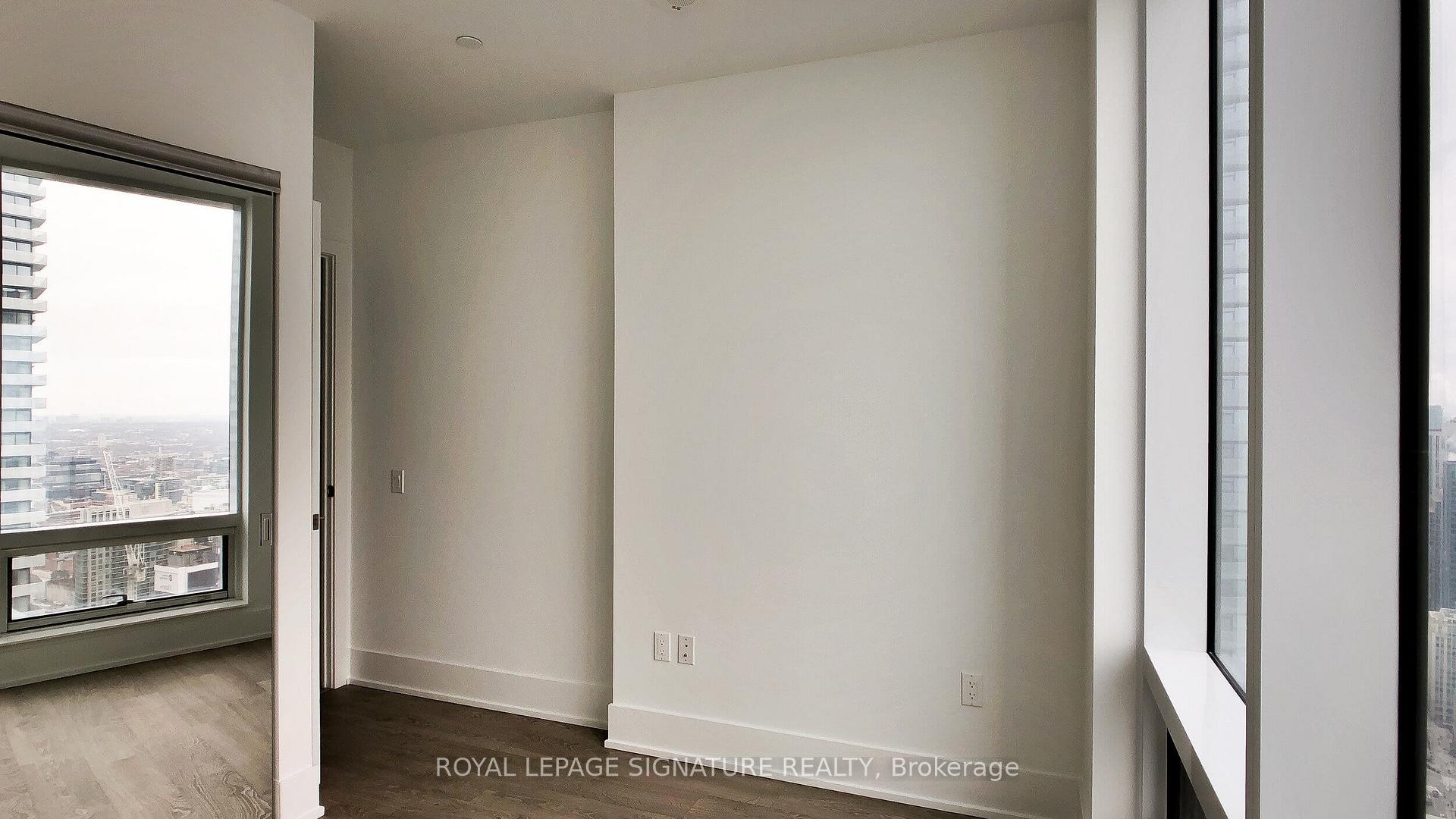 5603-10 York Street, Toronto, ON - Indoor Photo Showing Other Room