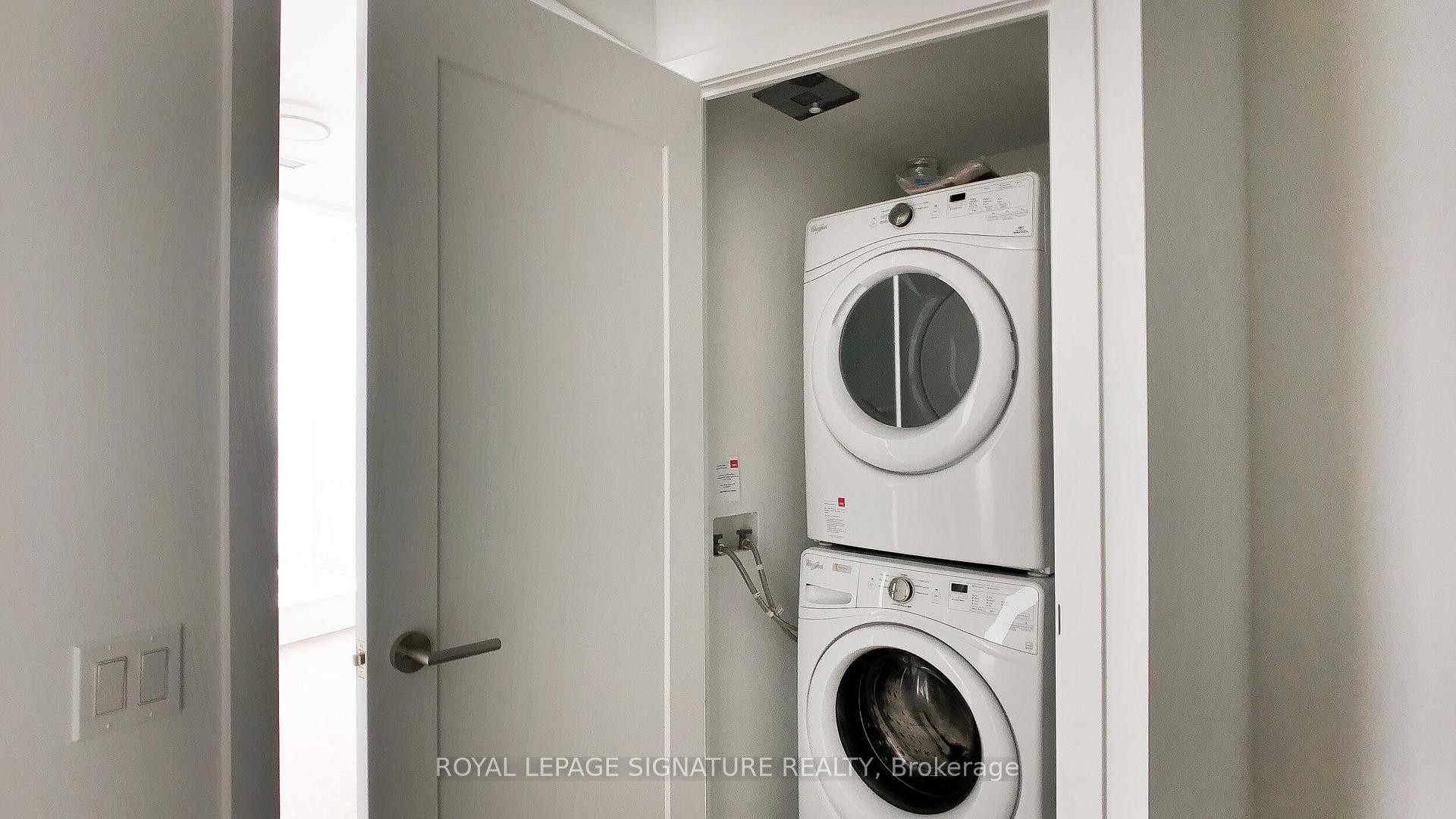 5603-10 York Street, Toronto, ON - Indoor Photo Showing Laundry Room