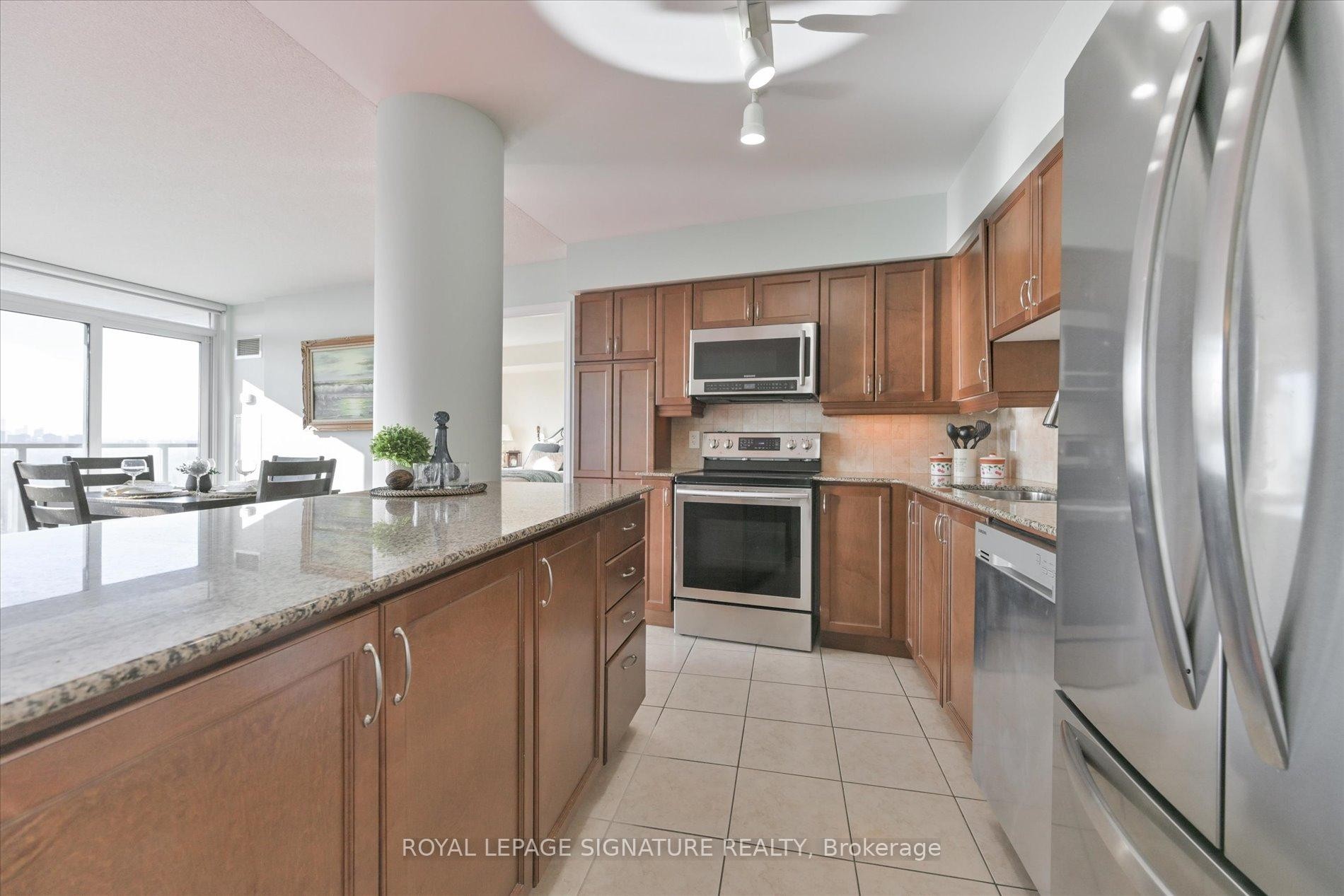 Ph306-18 Valley Woods Road, Toronto, ON - Indoor Photo Showing Kitchen With Stainless Steel Kitchen With Upgraded Kitchen