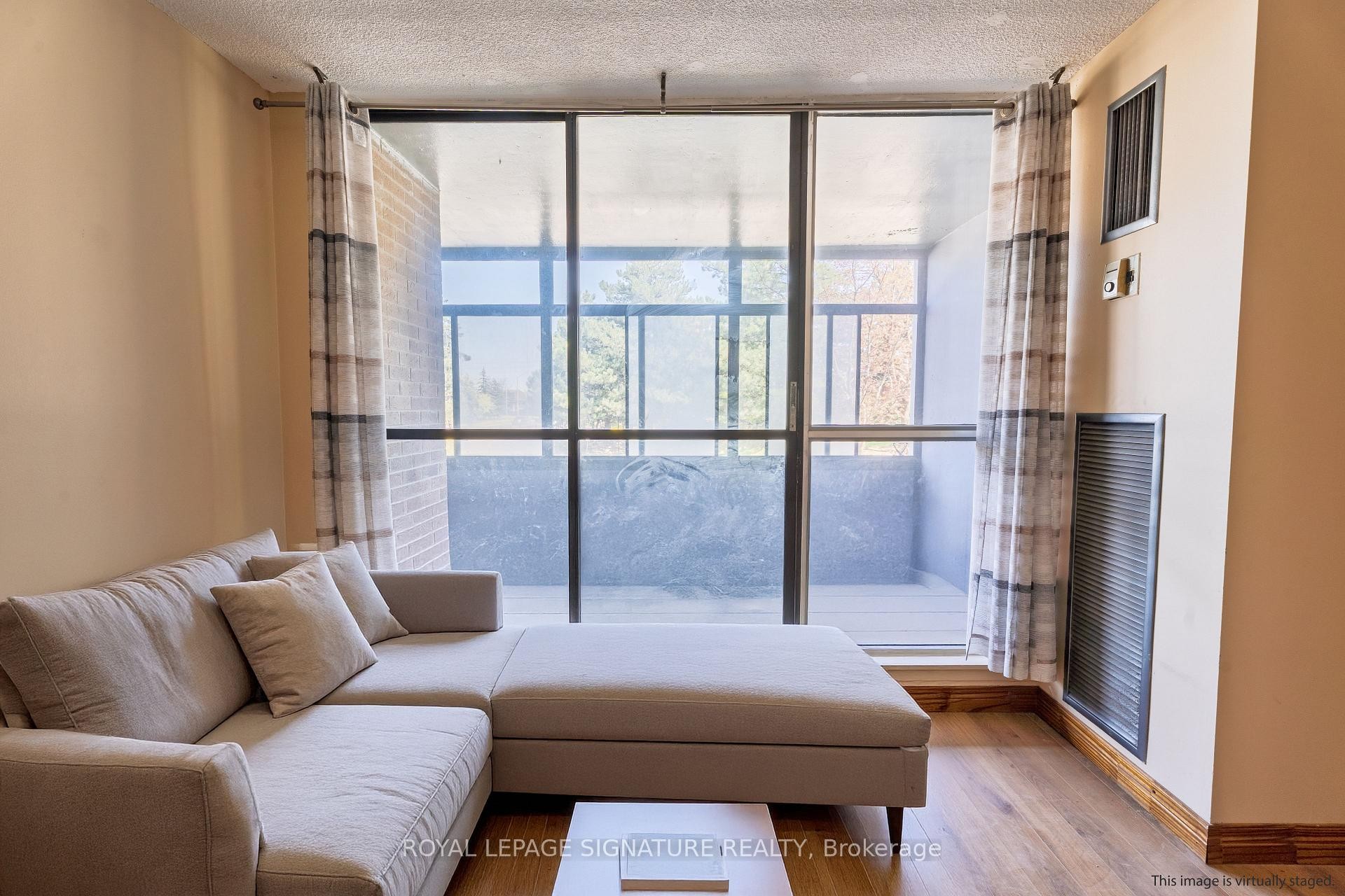 209-15 Kensington Road, Brampton, ON - Indoor