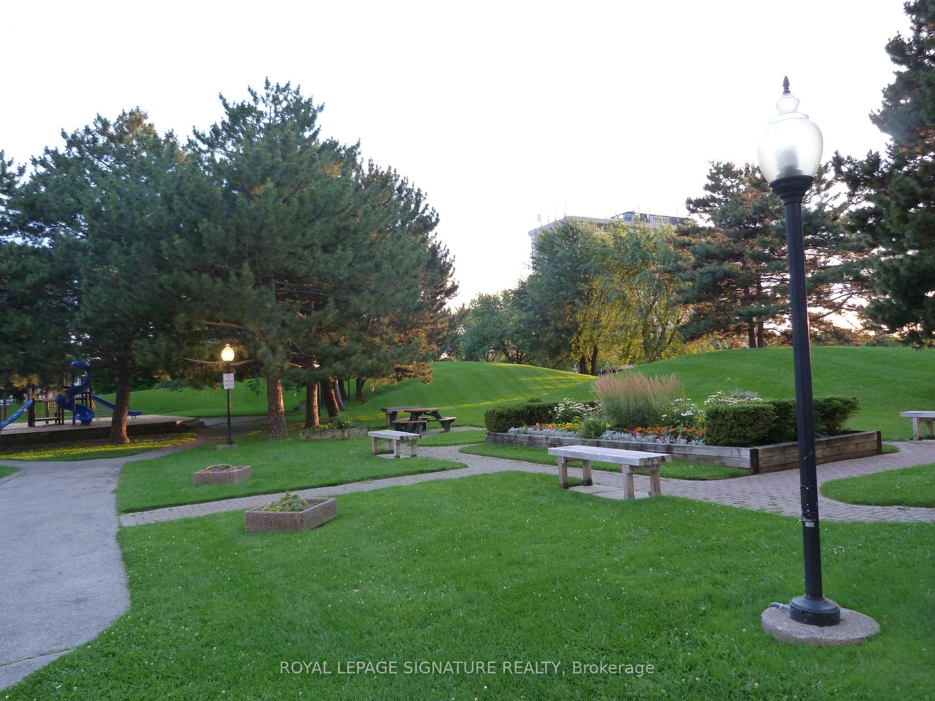 209-15 Kensington Road, Brampton, ON - Outdoor