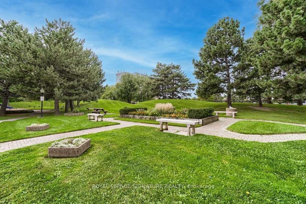 209-15 Kensington Road, Brampton, ON - Outdoor