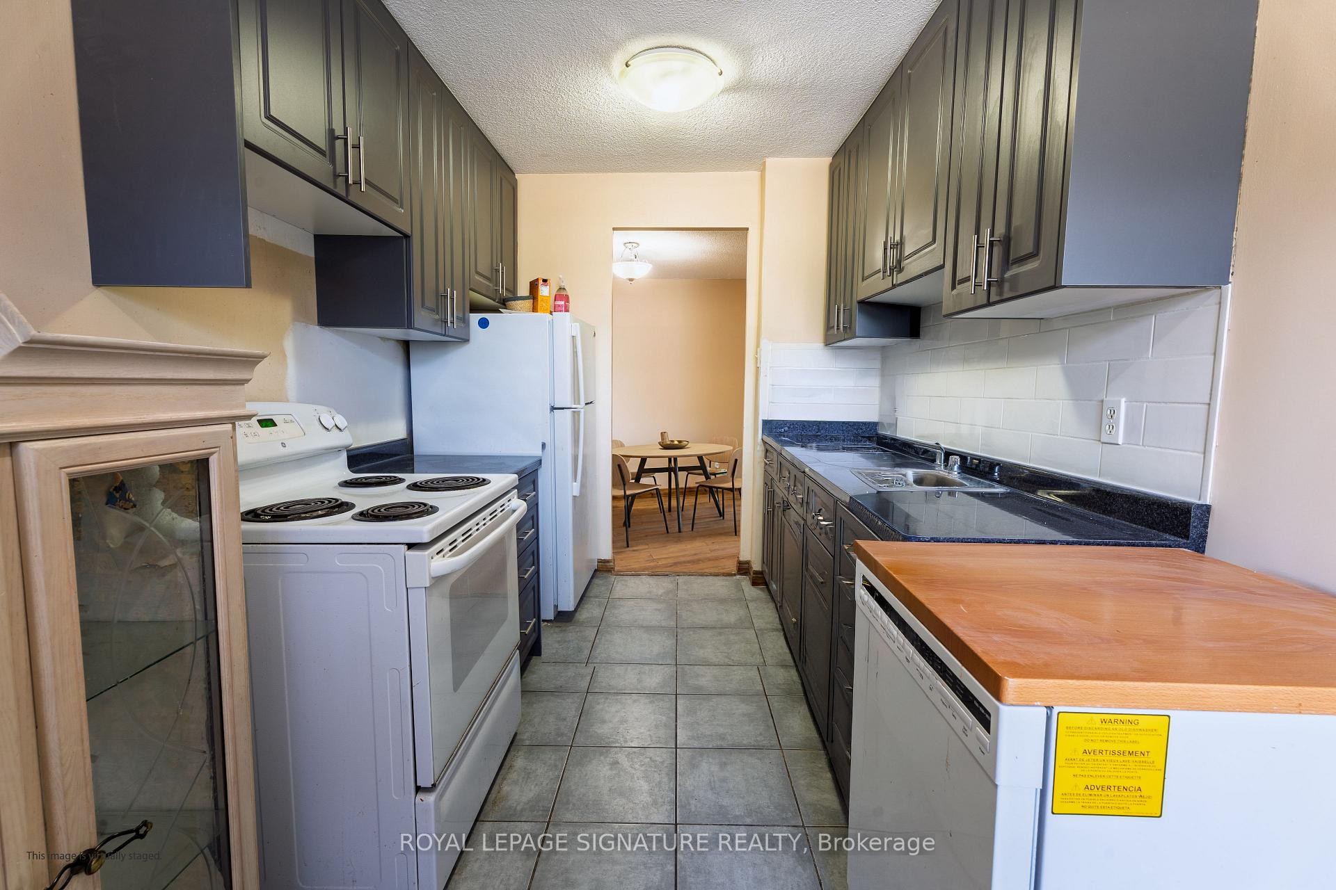 209-15 Kensington Road, Brampton, ON - Indoor Photo Showing Kitchen