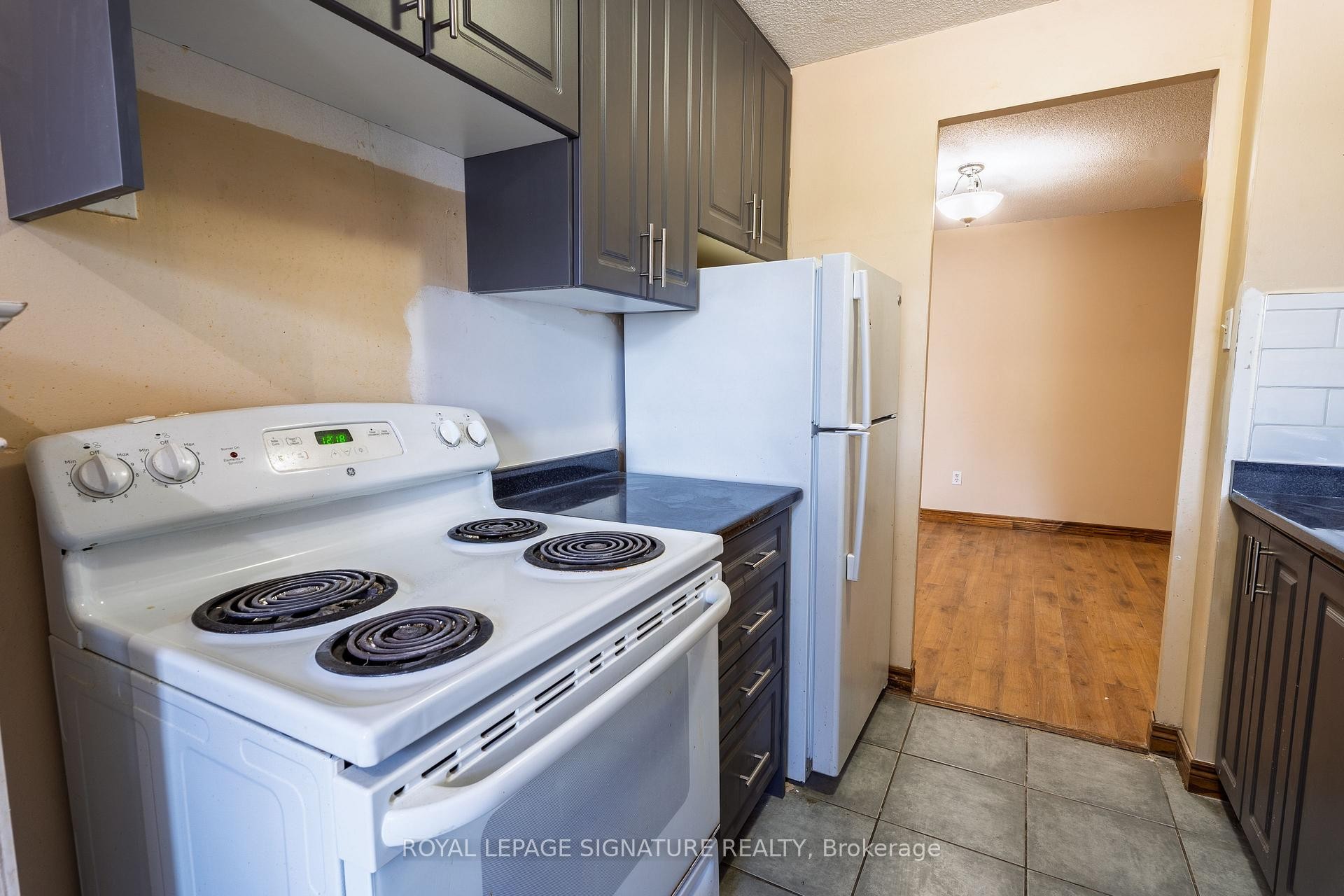 209-15 Kensington Road, Brampton, ON - Indoor Photo Showing Kitchen