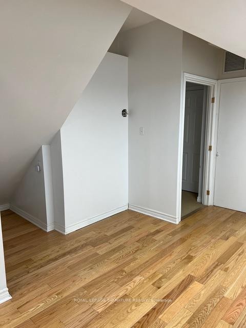 Main-208 Carlton Street, Toronto, ON - Indoor Photo Showing Other Room