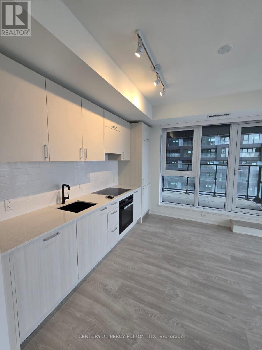 1413 - 1 Quarrington Lane, Toronto, ON - Indoor Photo Showing Kitchen