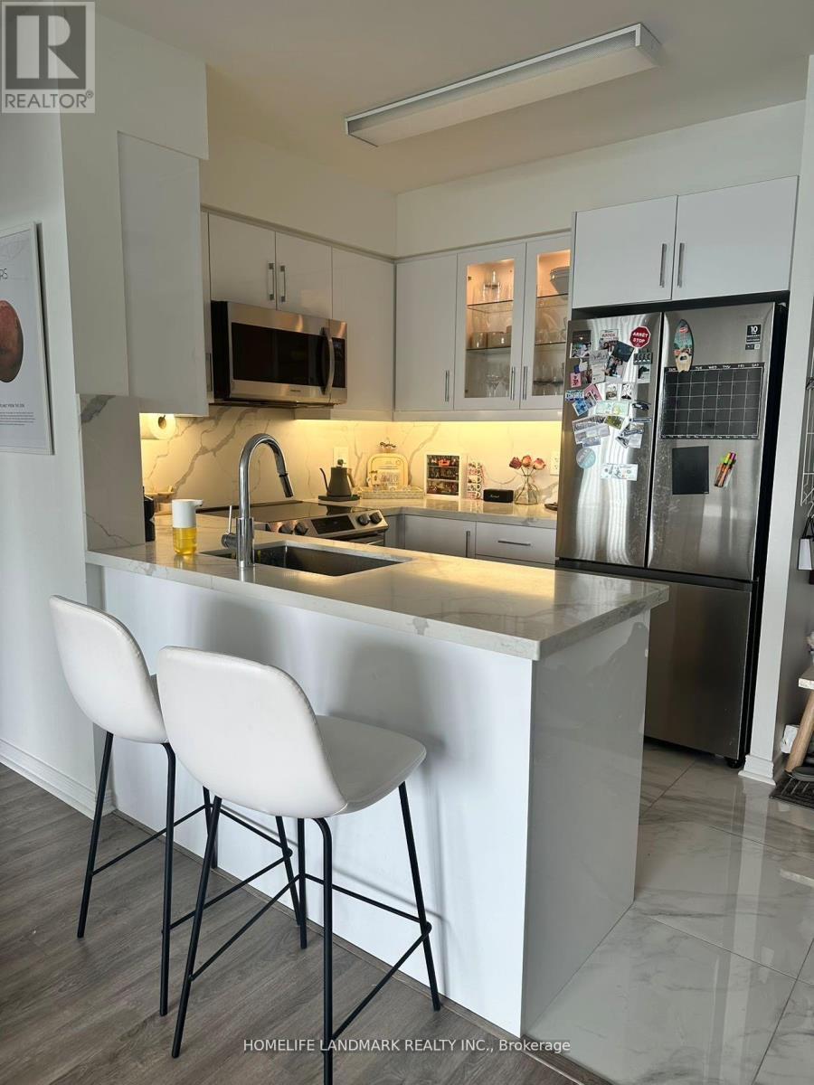 1406 - 5500 Yonge Street, Toronto, ON - Indoor Photo Showing Kitchen