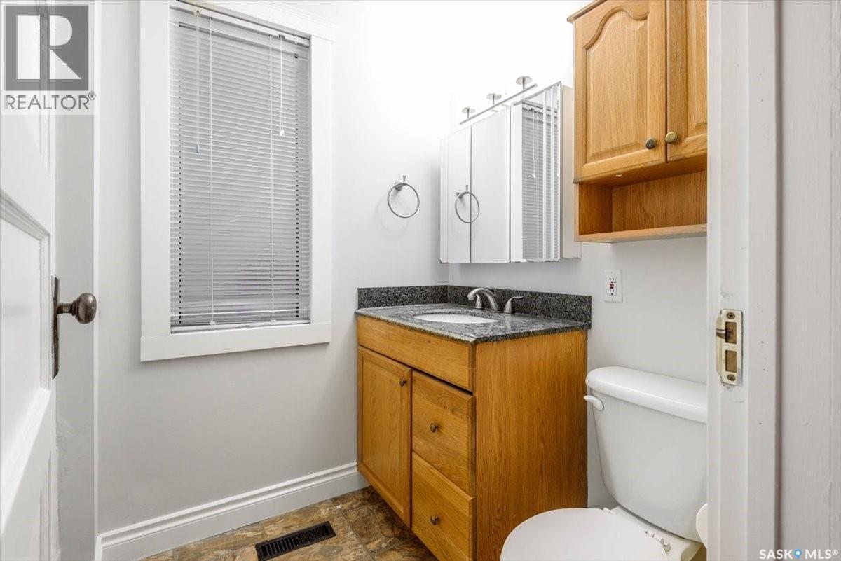 2156 Queen Street, Regina, SK - Indoor Photo Showing Bathroom