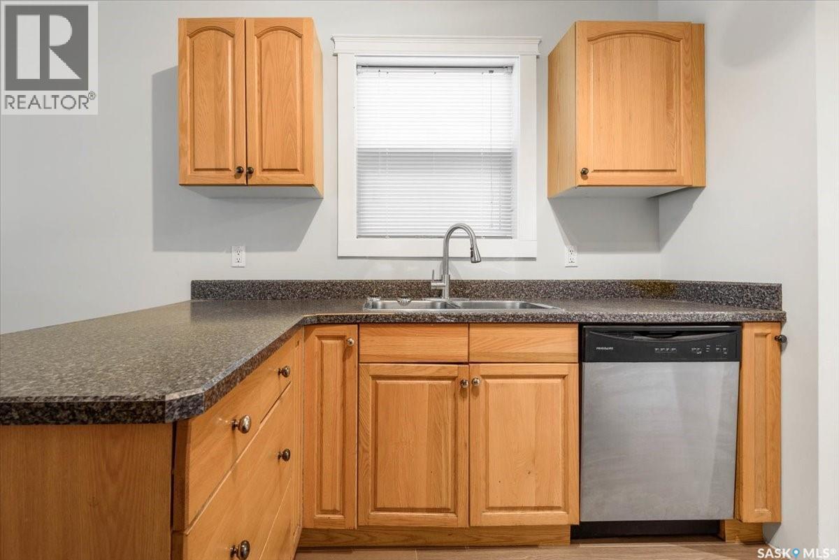2156 Queen Street, Regina, SK - Indoor Photo Showing Kitchen With Double Sink
